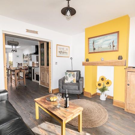 Stylish 2 Bedrooms Cosy & Bright Cottage, Pet Friendly, Sleeps 5, Titchfield Village - Summer Special Offer!! - By Blue Puffin Stays Exteriér fotografie