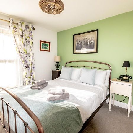 Stylish 2 Bedrooms Cosy & Bright Cottage, Pet Friendly, Sleeps 5, Titchfield Village - Summer Special Offer!! - By Blue Puffin Stays Exteriér fotografie