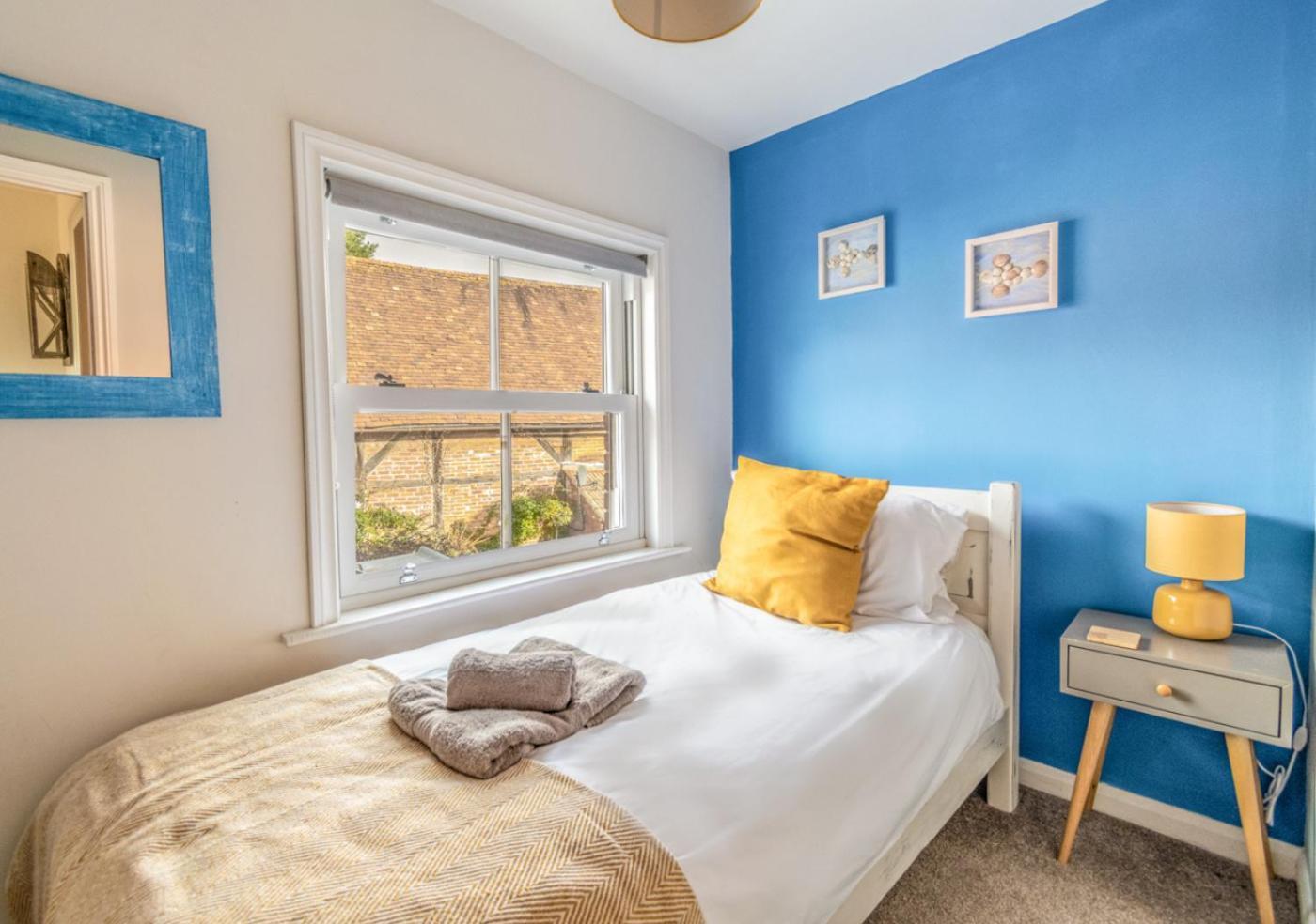 Stylish 2 Bedrooms Cosy & Bright Cottage, Pet Friendly, Sleeps 5, Titchfield Village - Summer Special Offer!! - By Blue Puffin Stays Exteriér fotografie