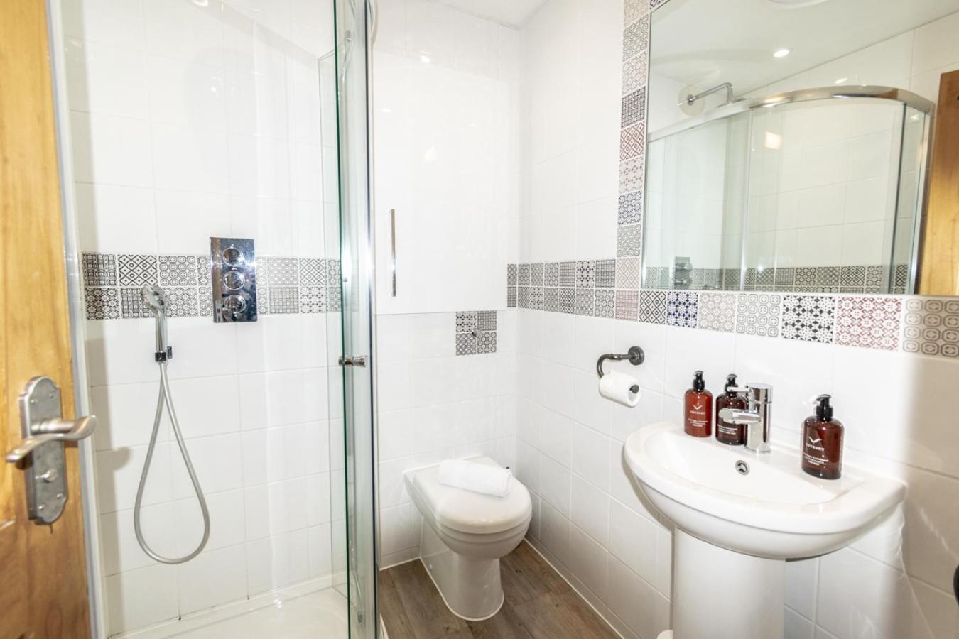 Stylish 2 Bedrooms Cosy & Bright Cottage, Pet Friendly, Sleeps 5, Titchfield Village - Summer Special Offer!! - By Blue Puffin Stays Exteriér fotografie