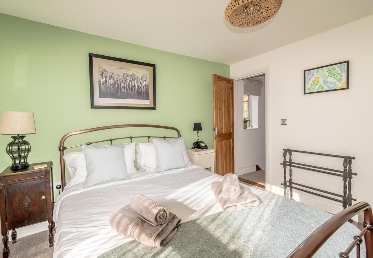 Stylish 2 Bedrooms Cosy & Bright Cottage, Pet Friendly, Sleeps 5, Titchfield Village - Summer Special Offer!! - By Blue Puffin Stays Exteriér fotografie