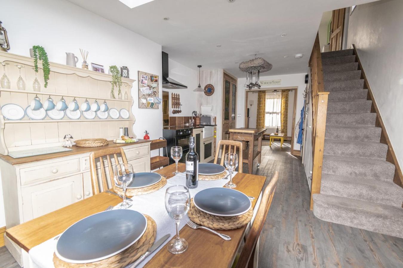 Stylish 2 Bedrooms Cosy & Bright Cottage, Pet Friendly, Sleeps 5, Titchfield Village - Summer Special Offer!! - By Blue Puffin Stays Exteriér fotografie