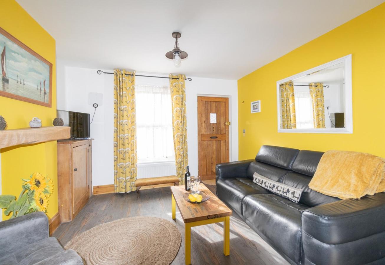 Stylish 2 Bedrooms Cosy & Bright Cottage, Pet Friendly, Sleeps 5, Titchfield Village - Summer Special Offer!! - By Blue Puffin Stays Exteriér fotografie
