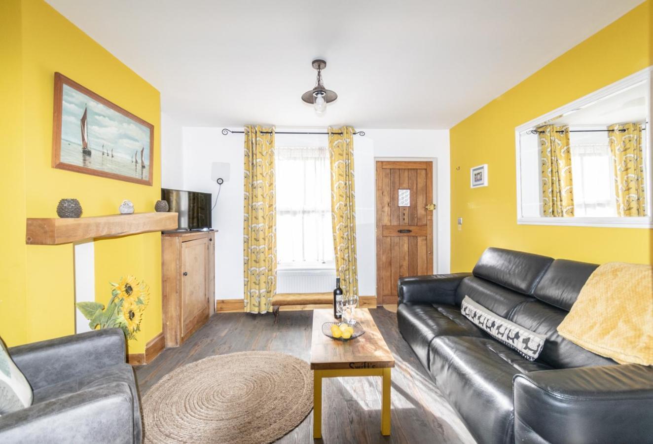 Stylish 2 Bedrooms Cosy & Bright Cottage, Pet Friendly, Sleeps 5, Titchfield Village - Summer Special Offer!! - By Blue Puffin Stays Exteriér fotografie