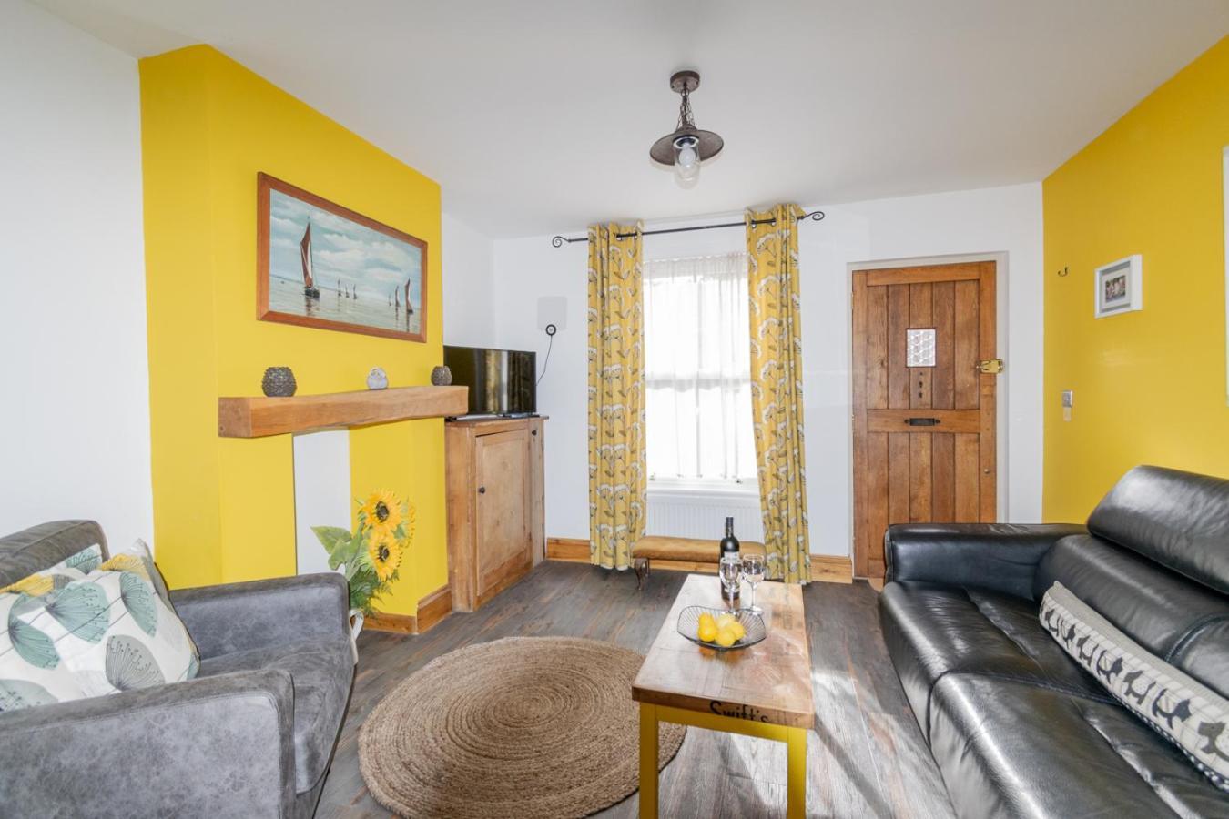 Stylish 2 Bedrooms Cosy & Bright Cottage, Pet Friendly, Sleeps 5, Titchfield Village - Summer Special Offer!! - By Blue Puffin Stays Exteriér fotografie