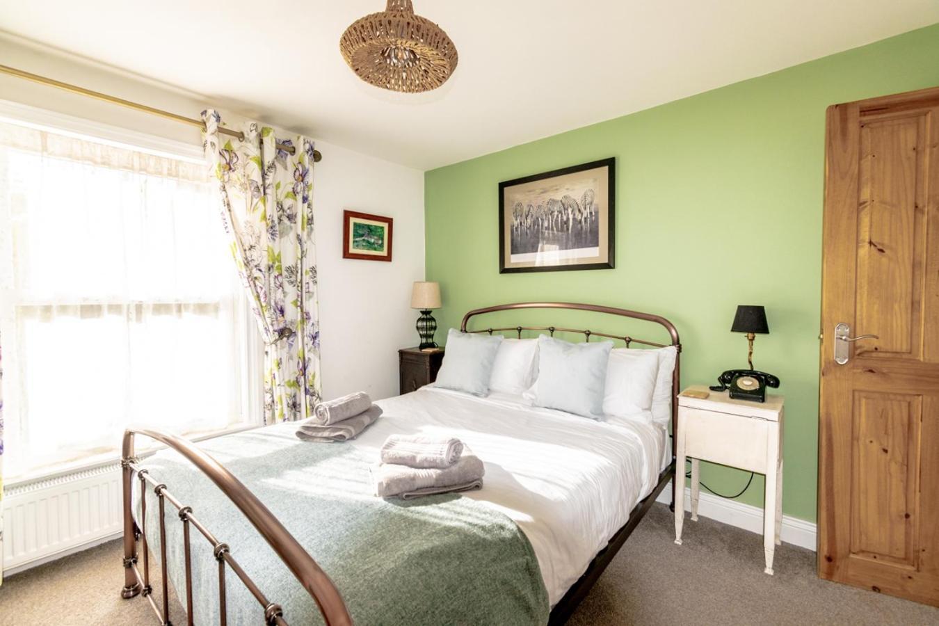 Stylish 2 Bedrooms Cosy & Bright Cottage, Pet Friendly, Sleeps 5, Titchfield Village - Summer Special Offer!! - By Blue Puffin Stays Exteriér fotografie